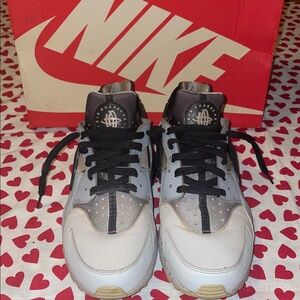 Black & gray nike air huarache sneakers (11)